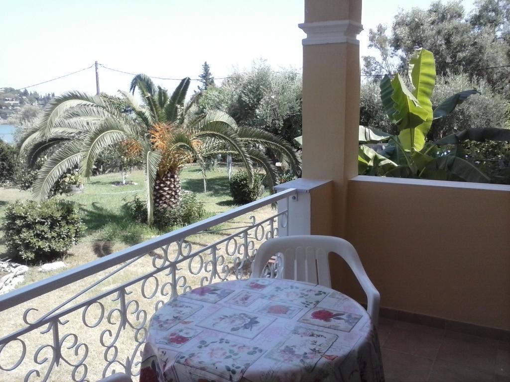 Athineos Apartments Коммено Экстерьер фото