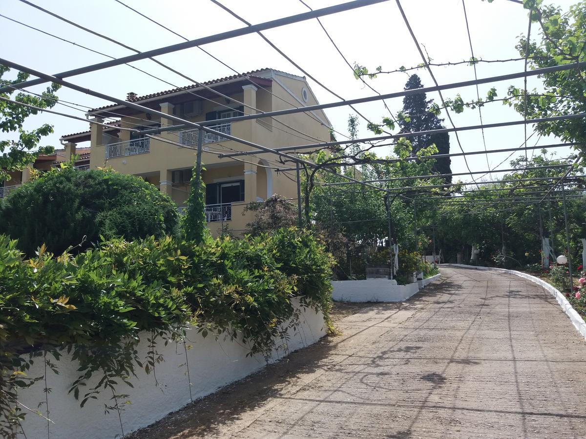 Athineos Apartments Коммено Экстерьер фото