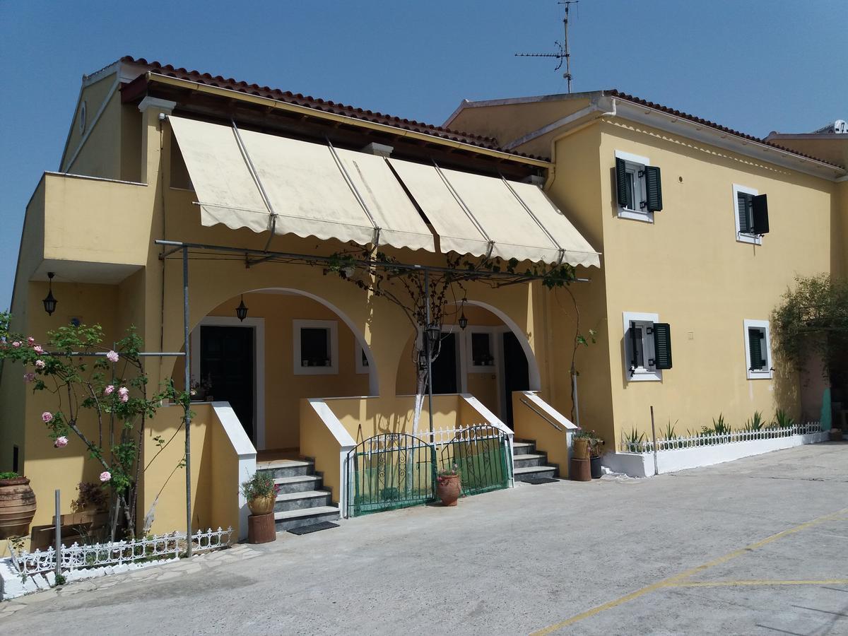 Athineos Apartments Коммено Экстерьер фото