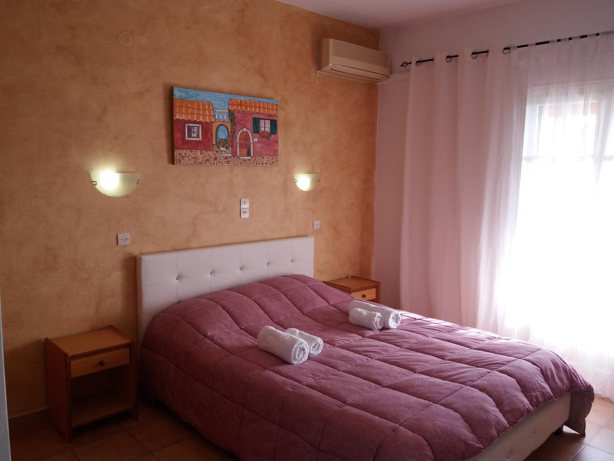 Athineos Apartments Коммено Экстерьер фото