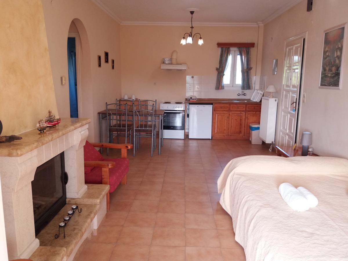 Athineos Apartments Коммено Экстерьер фото