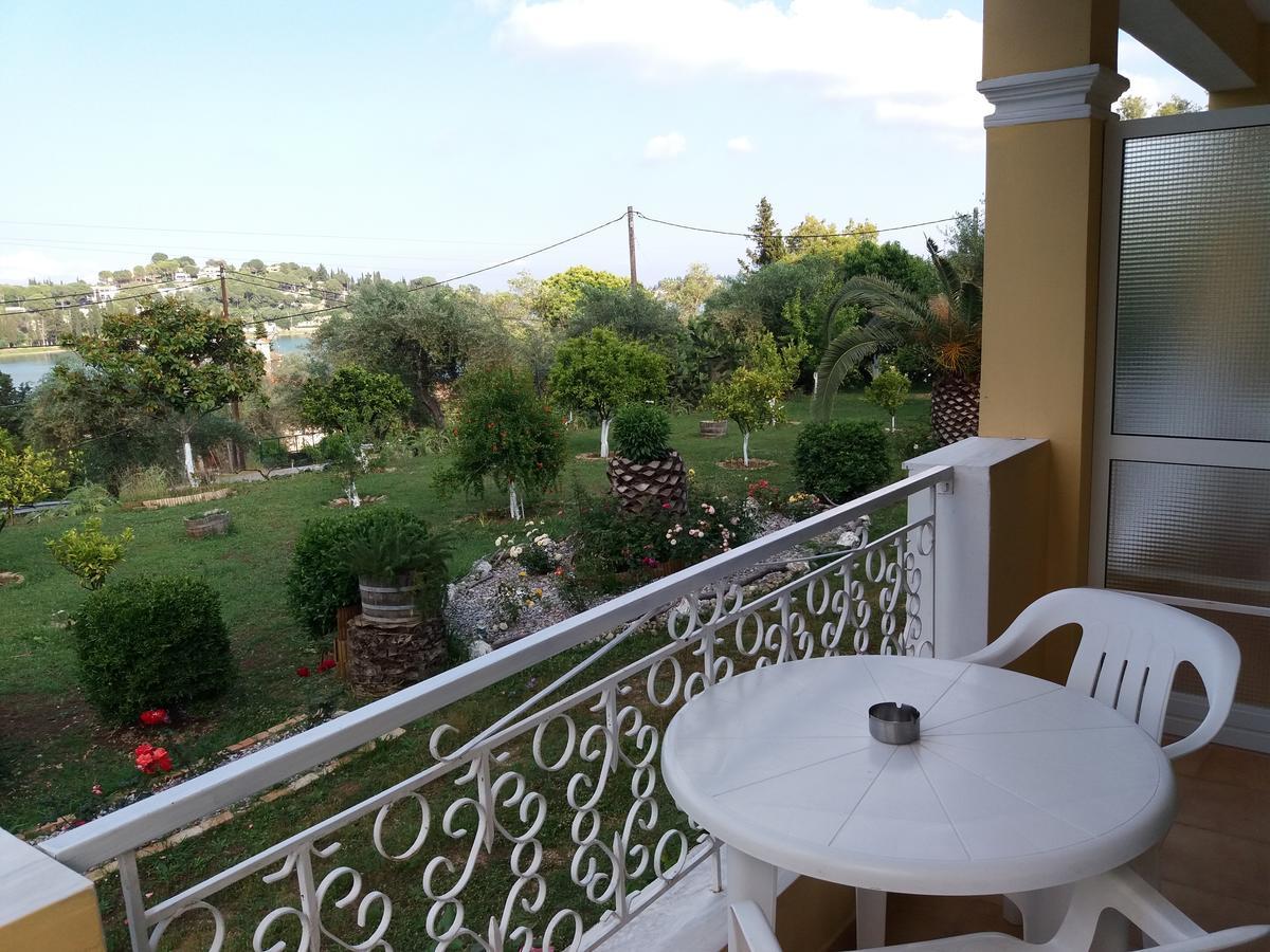 Athineos Apartments Коммено Экстерьер фото