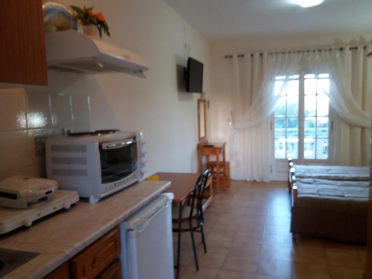 Athineos Apartments Коммено Экстерьер фото