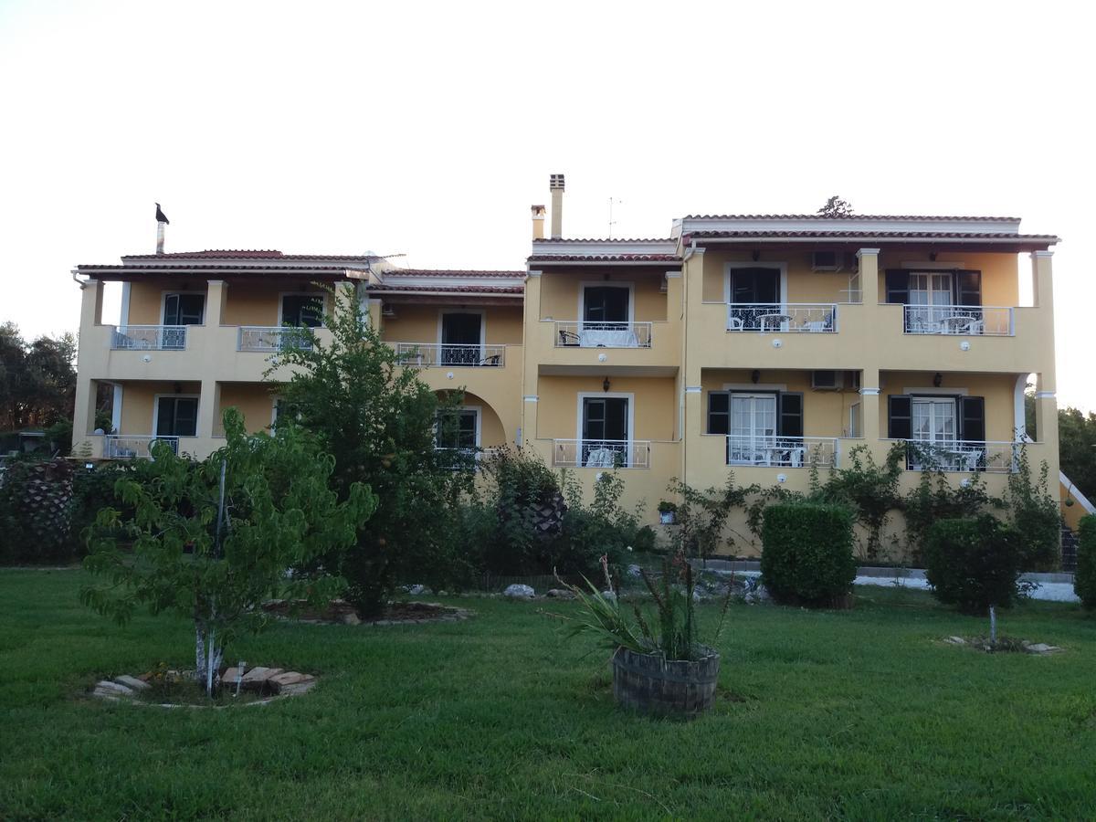 Athineos Apartments Коммено Экстерьер фото