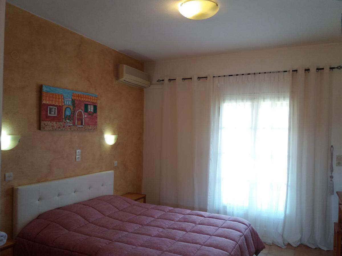 Athineos Apartments Коммено Экстерьер фото